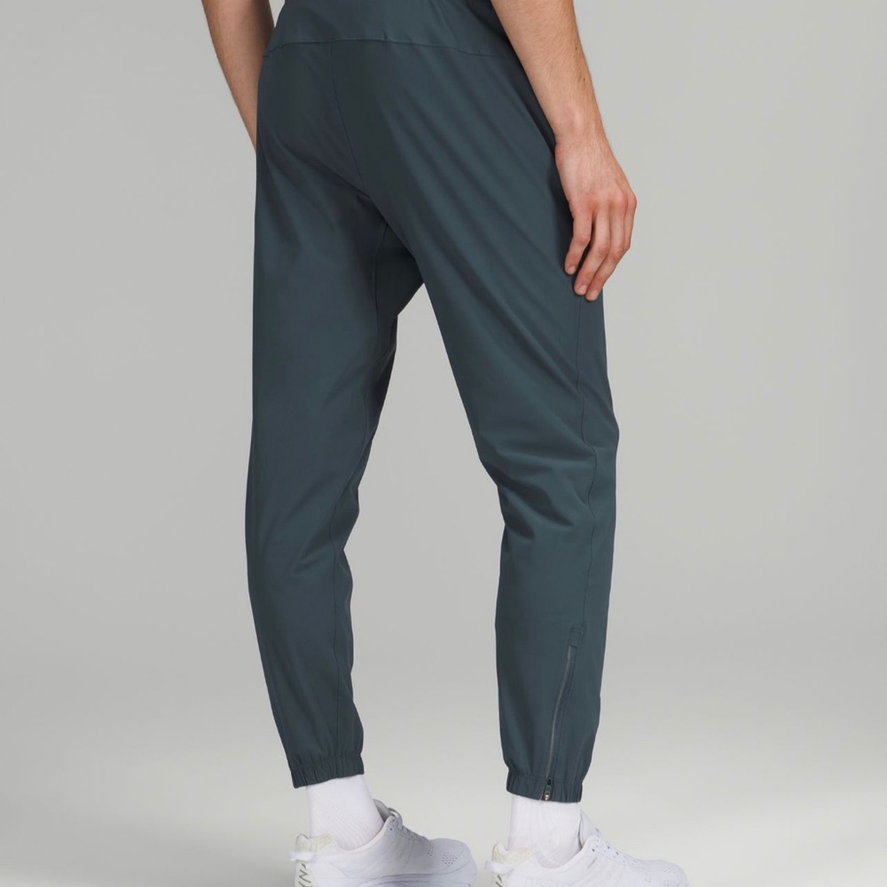 Surge Obsidian Jogger